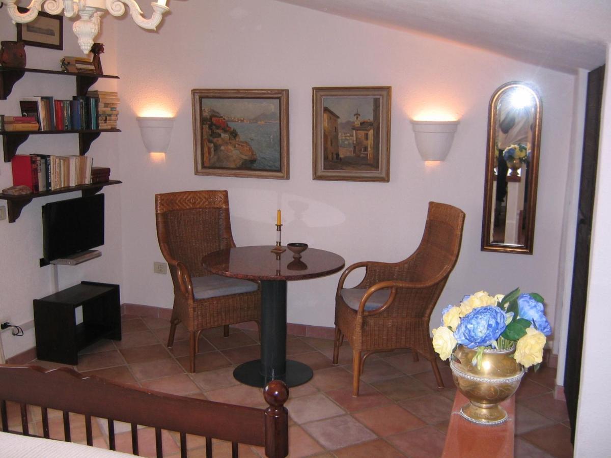 Studio-Appartment In Landhaus Mit Meerblick Порто Адзуро Екстериор снимка