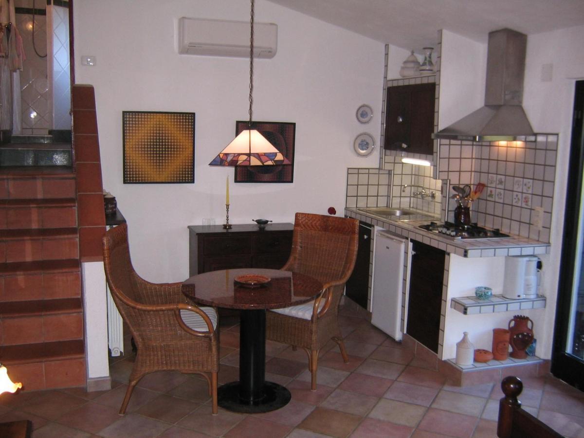 Studio-Appartment In Landhaus Mit Meerblick Порто Адзуро Екстериор снимка