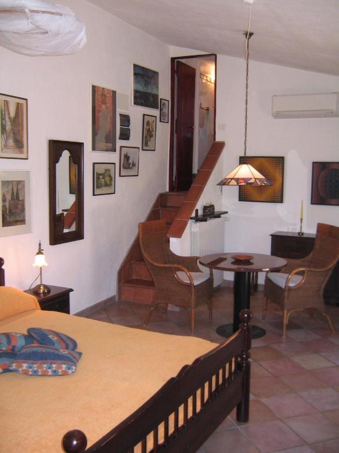 Studio-Appartment In Landhaus Mit Meerblick Порто Адзуро Екстериор снимка